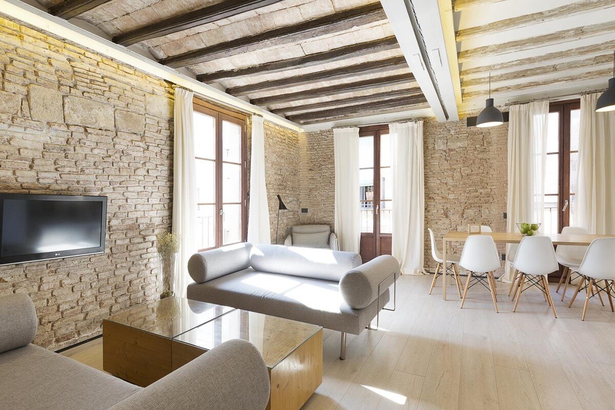 Beautiful Three Bedroom Apartment gallery image 5