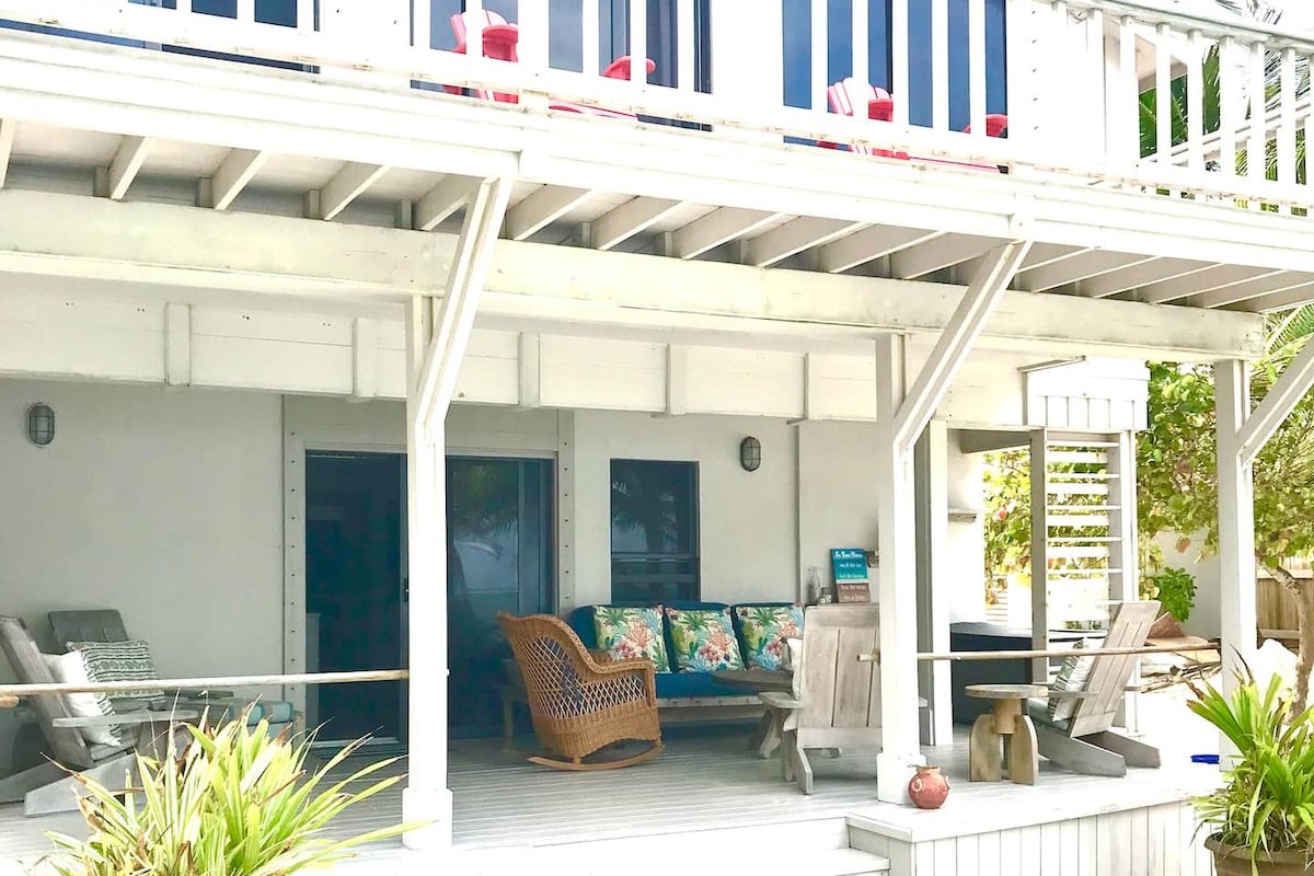 Holiday Time at Le Reve Beach House! gallery image 3