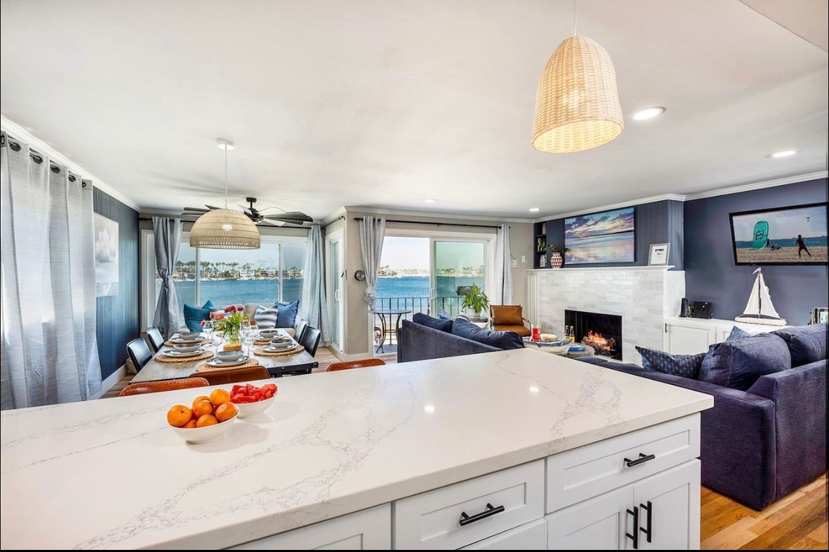 Beachfront on the Bay- penthouse on the sand