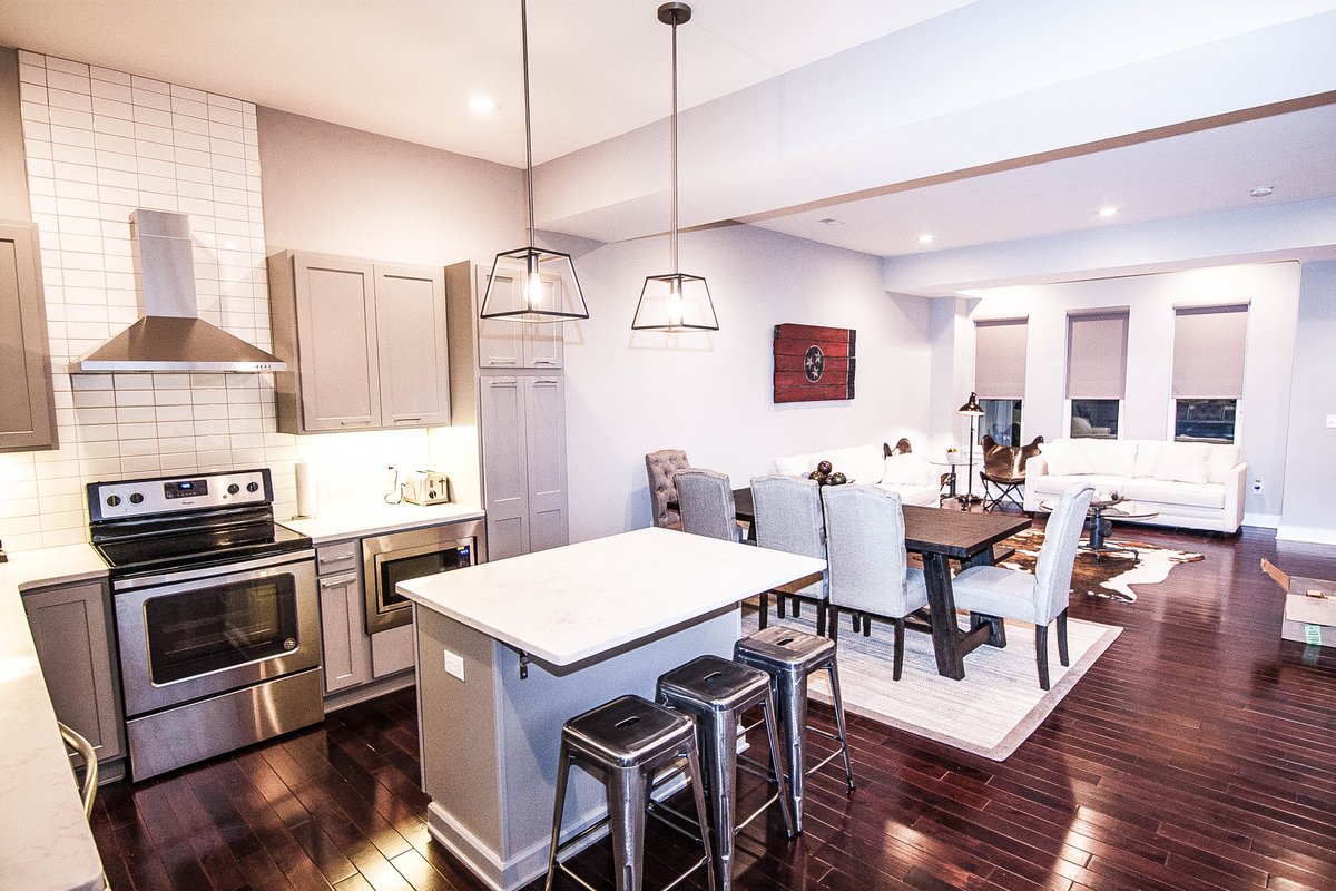 Modern 3 units 5min to DT, 2 Rooftops & Garage!