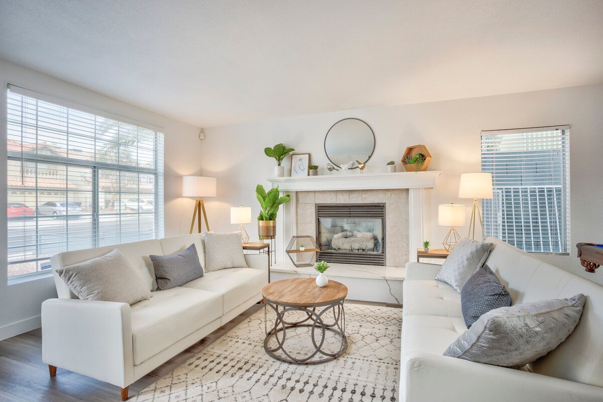 HUGE Big Family 6 bed Pool Home10min Vegas Strp! gallery image 3