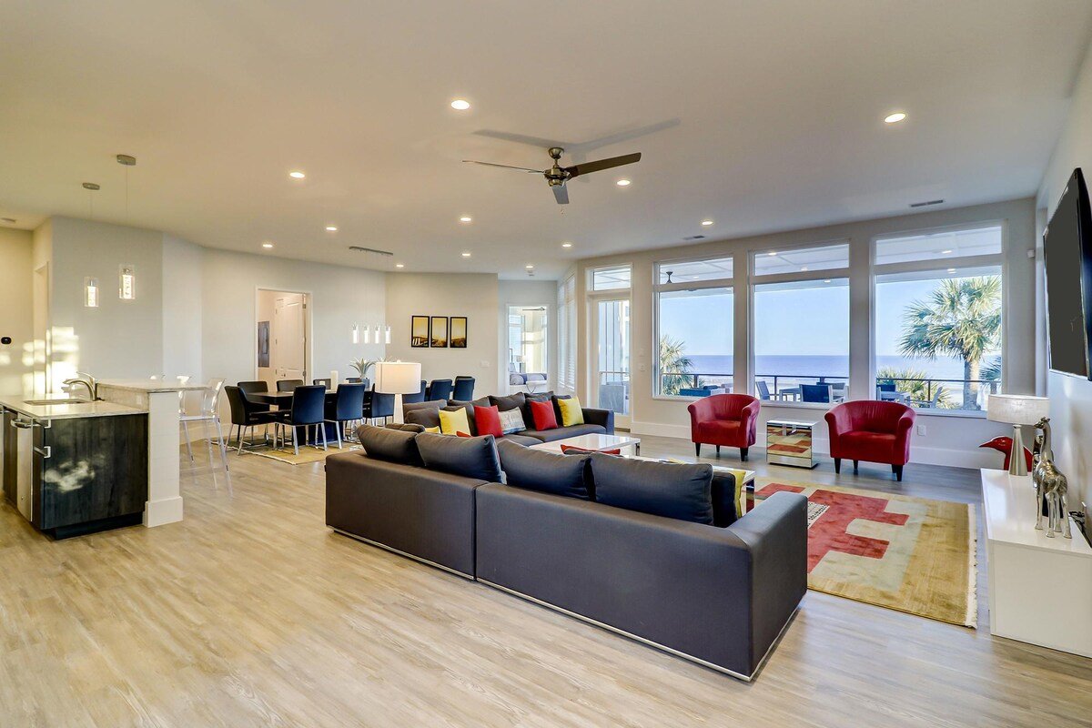 Newly Built 7-bedroom Oceanfront Stunner with pool gallery image 2