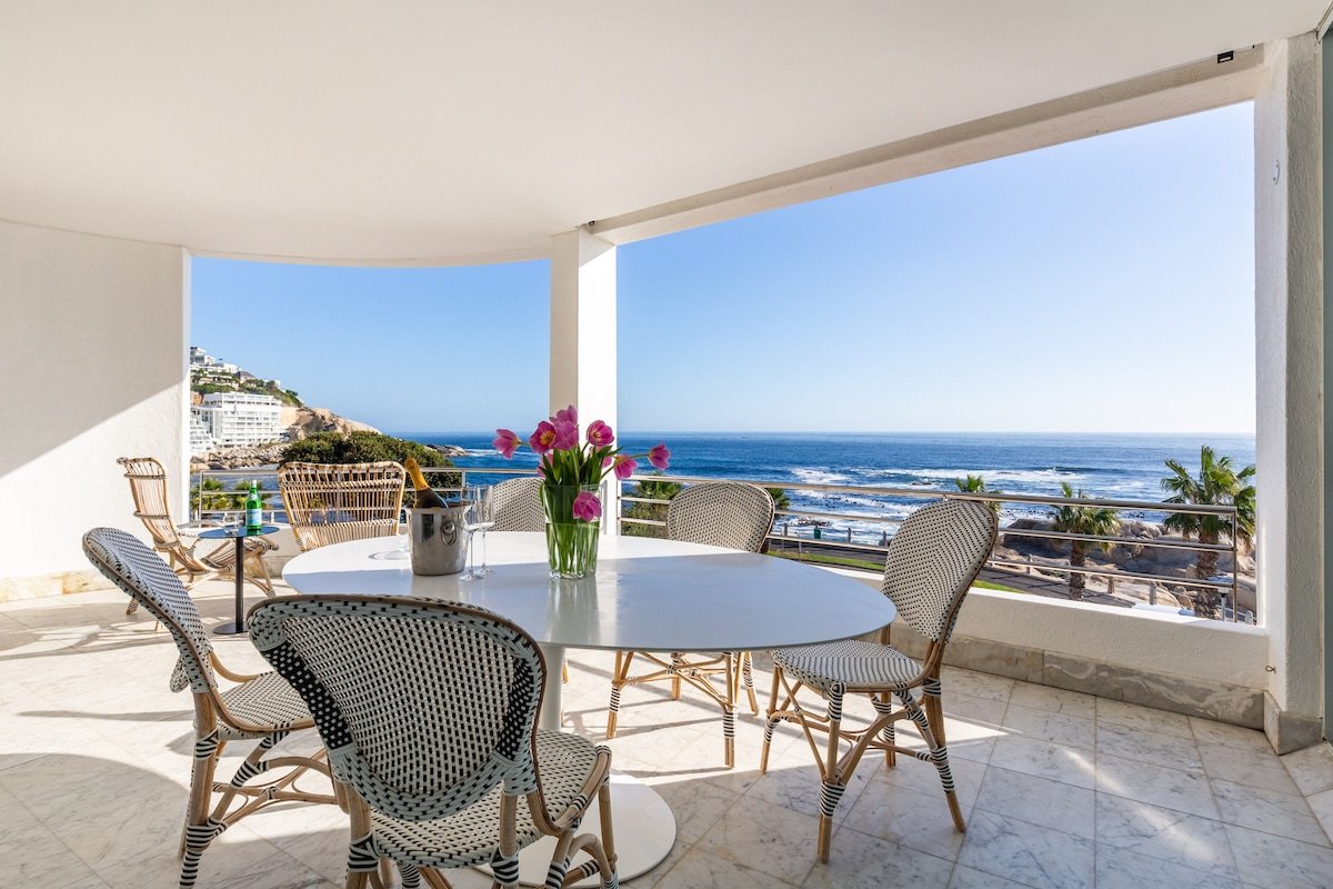 Art Deco Condo on Saunders Beach gallery image 2