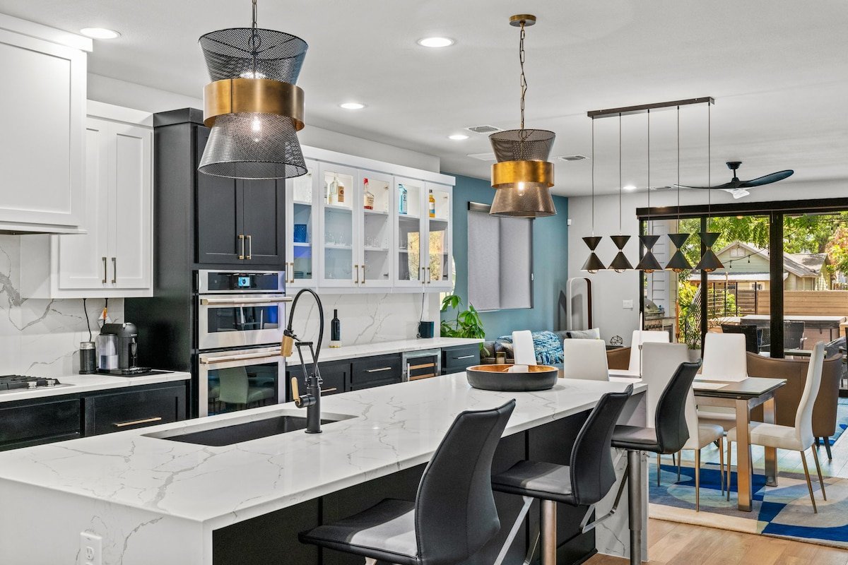 Hot Tub – Lux on 4th gallery image 5