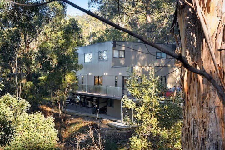 “The Tree House Hobart” – 10kms to CBD – Sleeps 8 gallery image 2