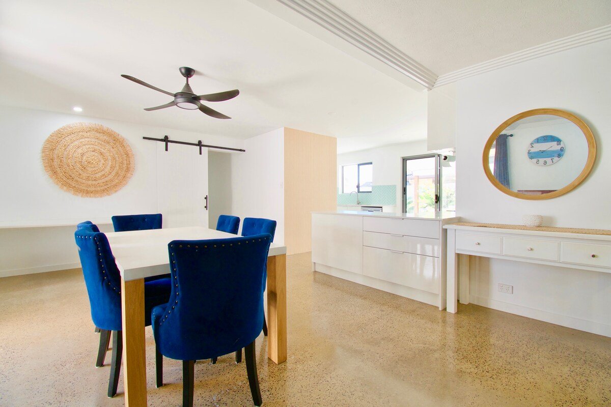 Warana Waves | Poolside Family Getaway gallery image 4