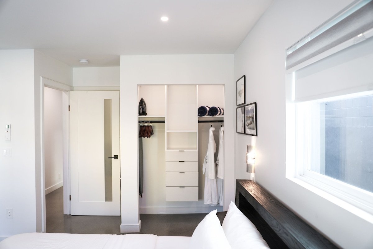 1 min walk to beach. Parking. Ocean View Rooftop gallery image 4