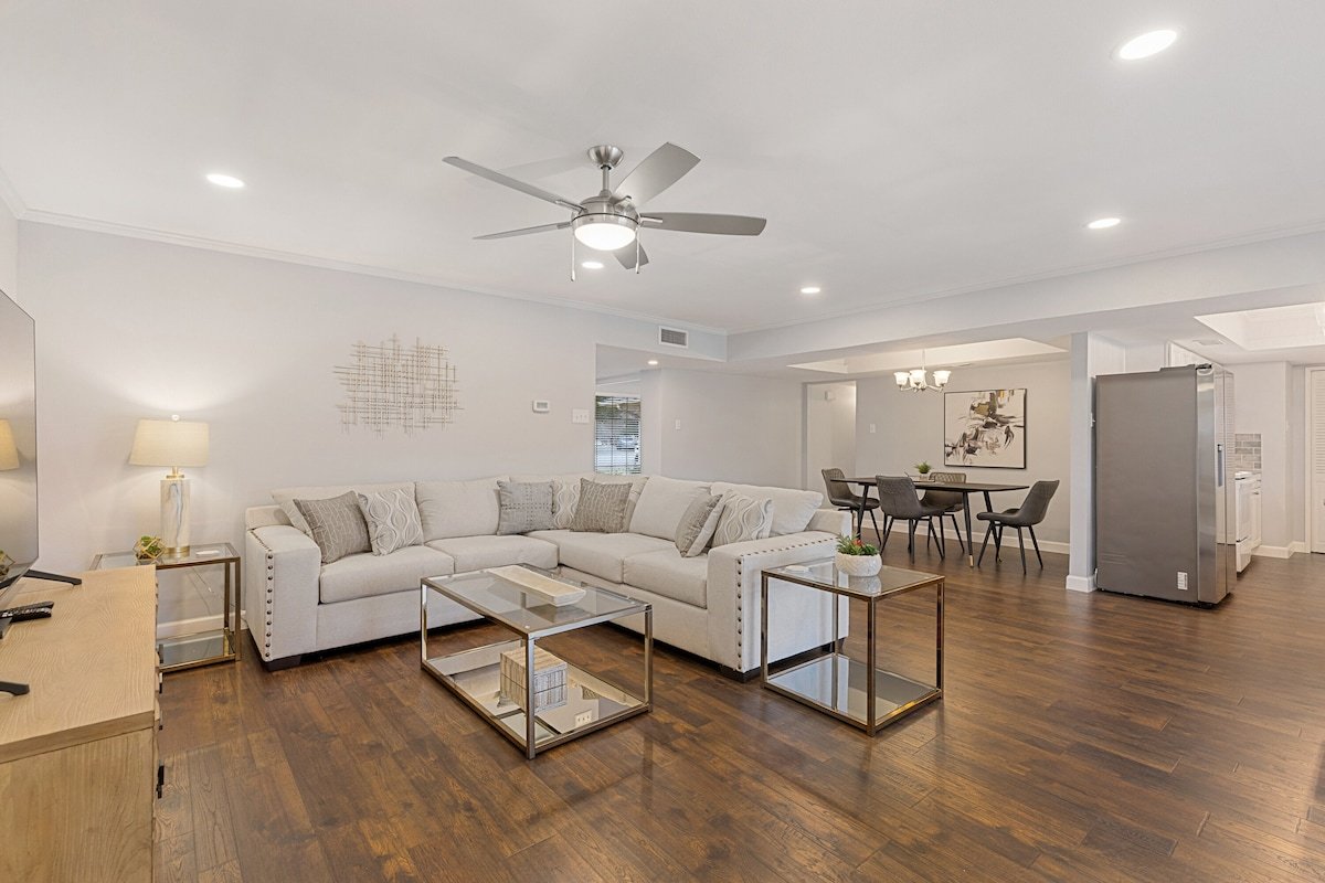 TCH – Spacious 5bd/2ba home in Dallas with Office gallery image 5