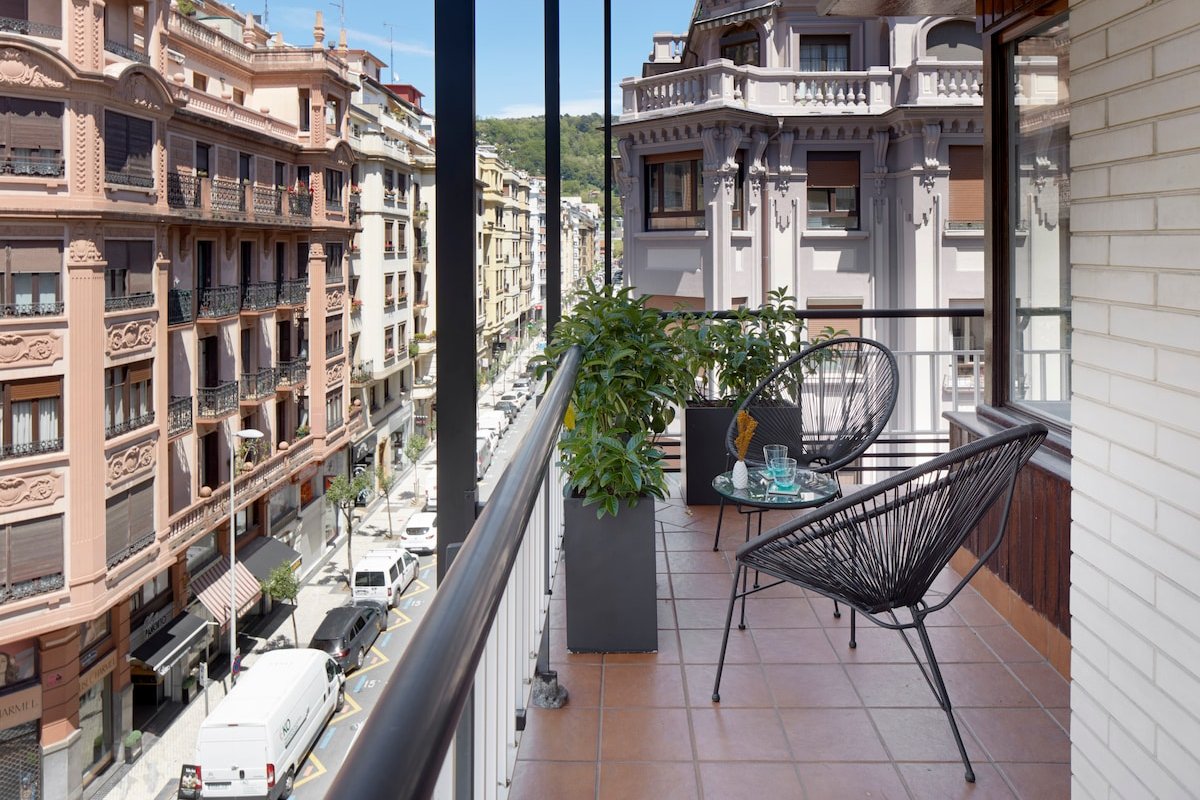 Larroka by FeelFree Rentals gallery image 4