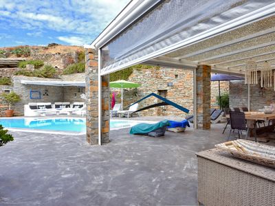 Fantastic villa with a pool and large outdoor area