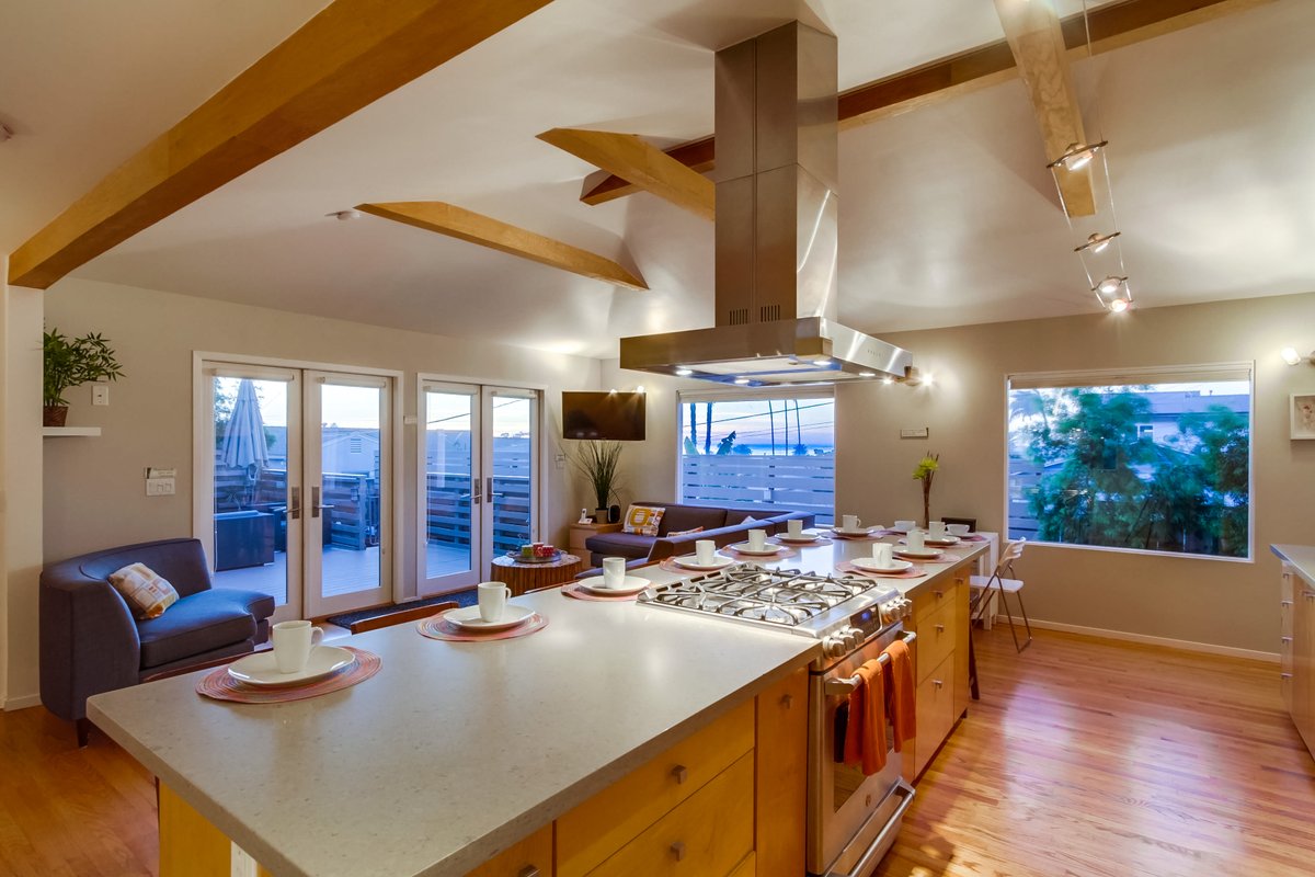 Hidden Beach Oasis, 2 Blks to Sand, A/C, Pets Ok!