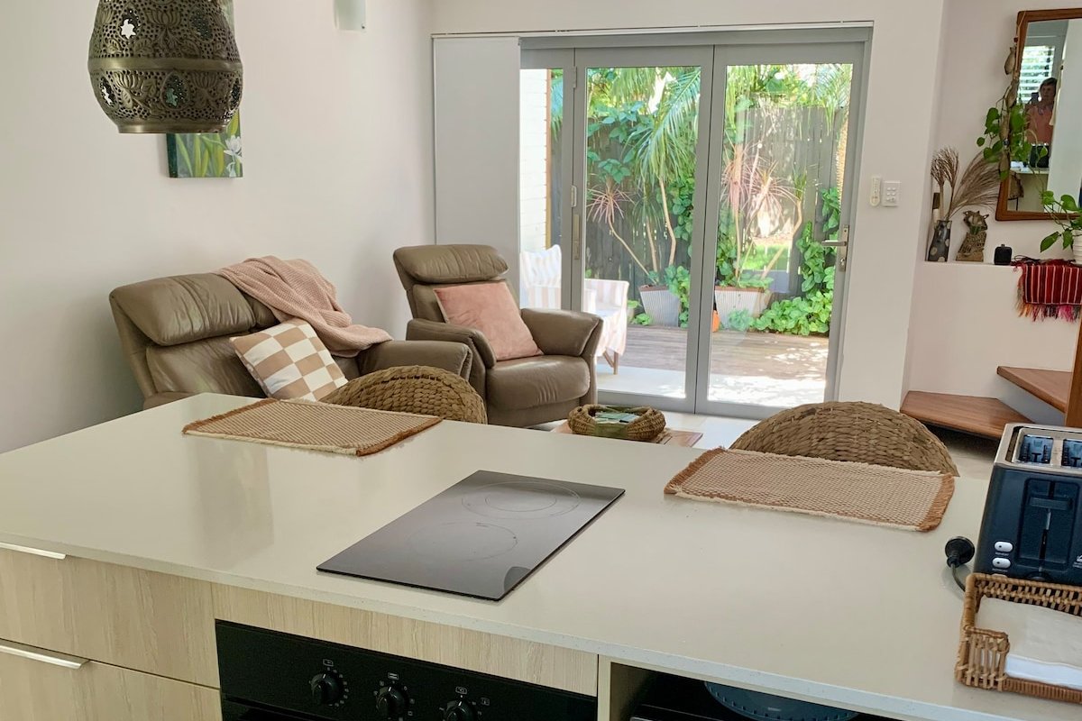 Mango Terrace, 5 minute walk Noosaville River. gallery image 5