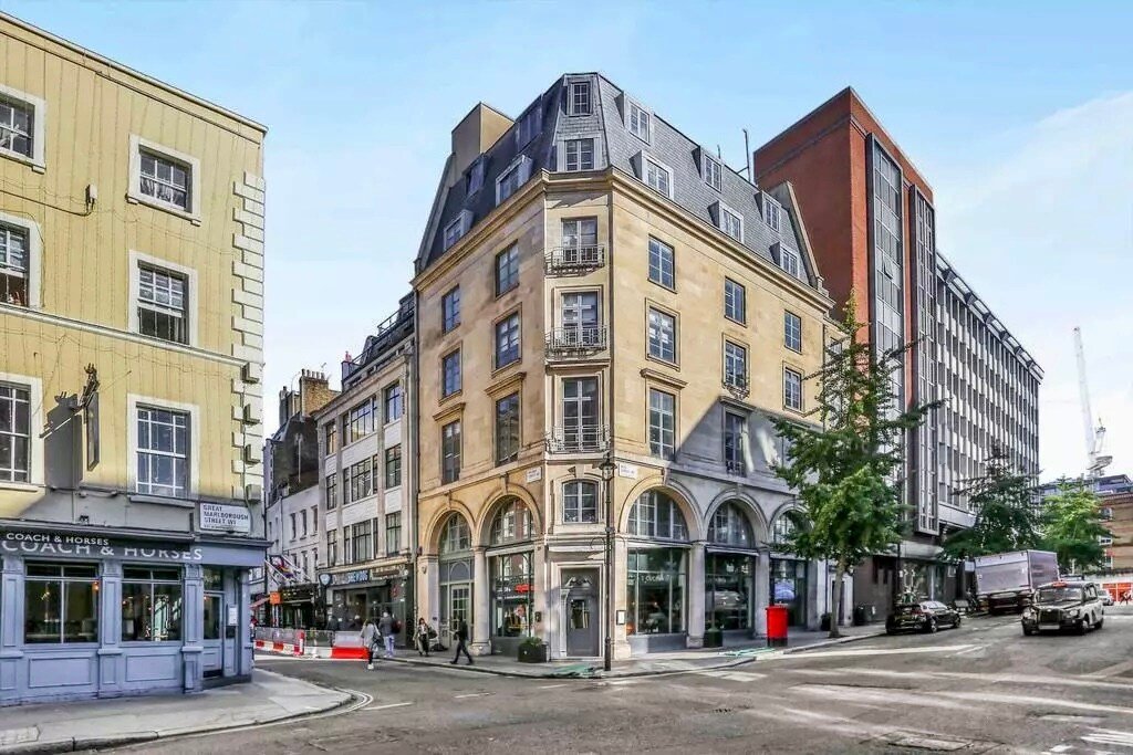 Luxury Oxford Circus 3 Bedroom apartment lift+AC gallery image 5