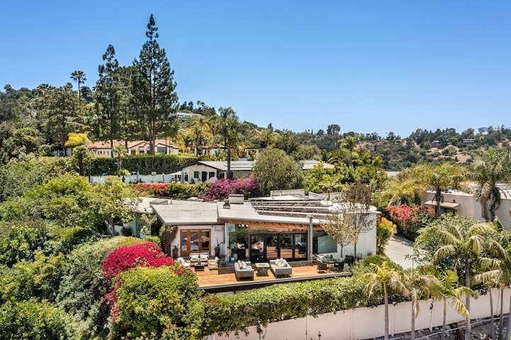 Luxurious Hilltop Mid-Century Retreat With a View! gallery image 2