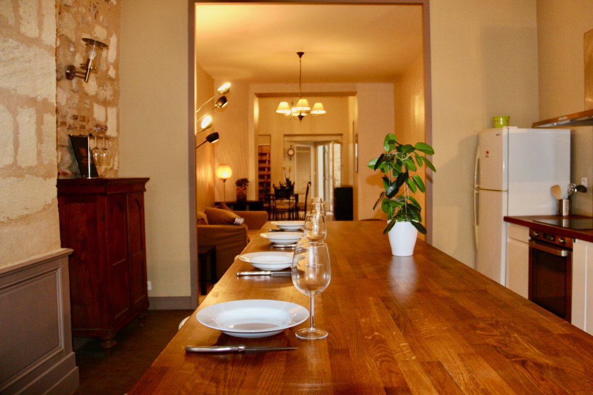 Bel appartement Hyper Centre. Parking + Terrasse