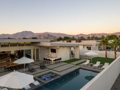 Neon @ Elemento49 | Pool & Spa | Sleeps 16