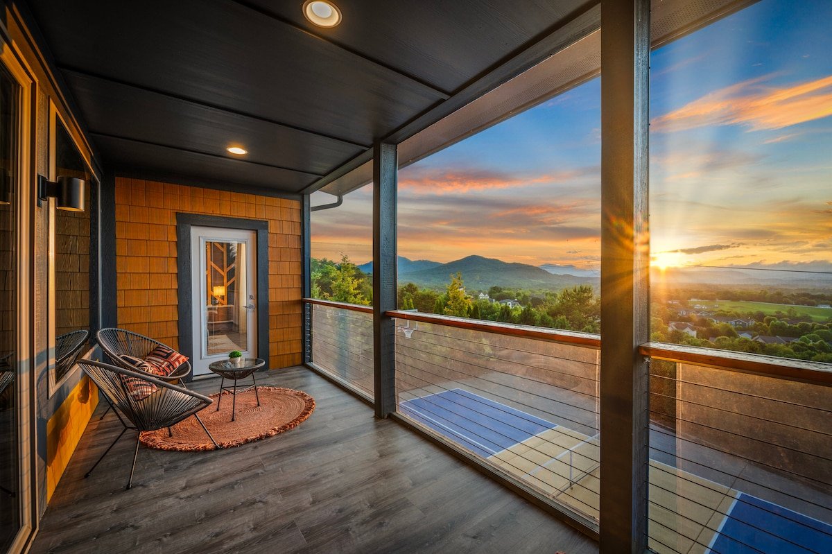 Pickleball Court, Spa Room, Newly Remodeled Home! gallery image 3