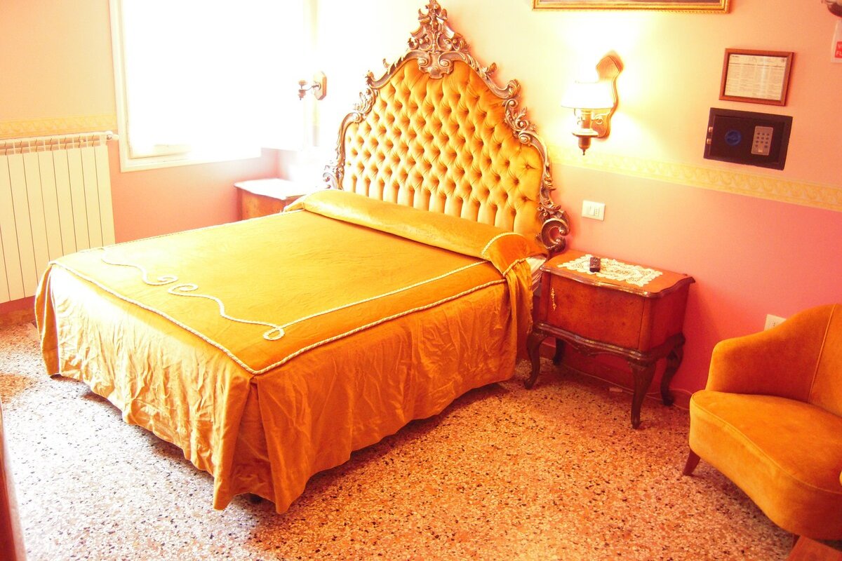 DOGE MANY INFORMATION WIFI CLOSE TRAIN&AIRPORT gallery image 3