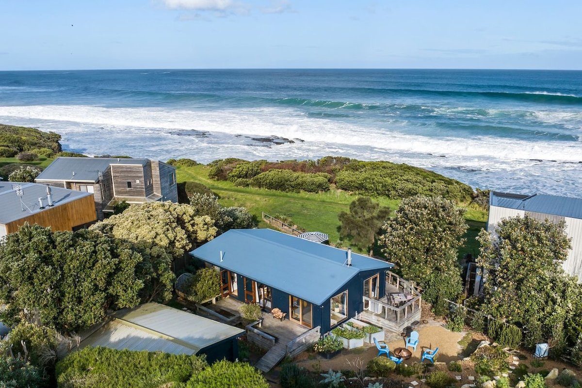 Sand & Sauna Retreat – Beachfront direct access gallery image 2