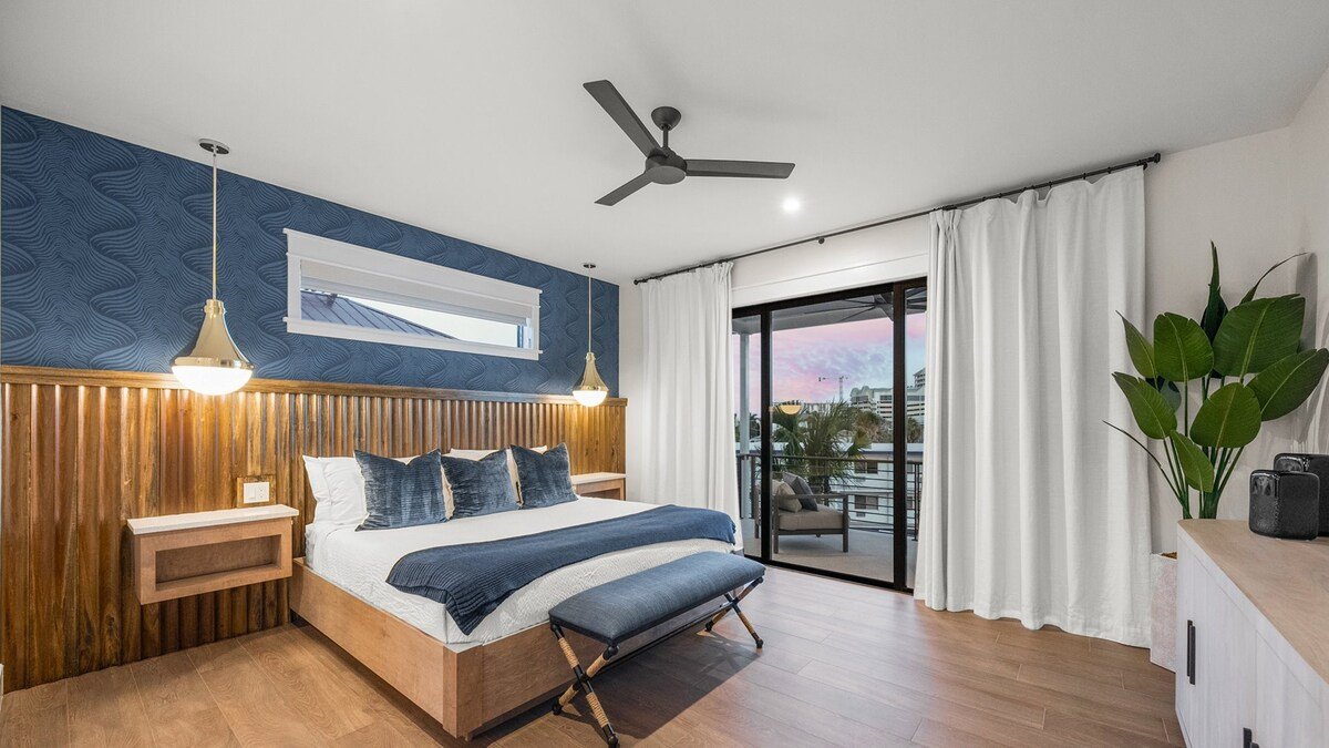 Walk to St. Armands & Beach/Gulf Views/Resort Pool gallery image 3