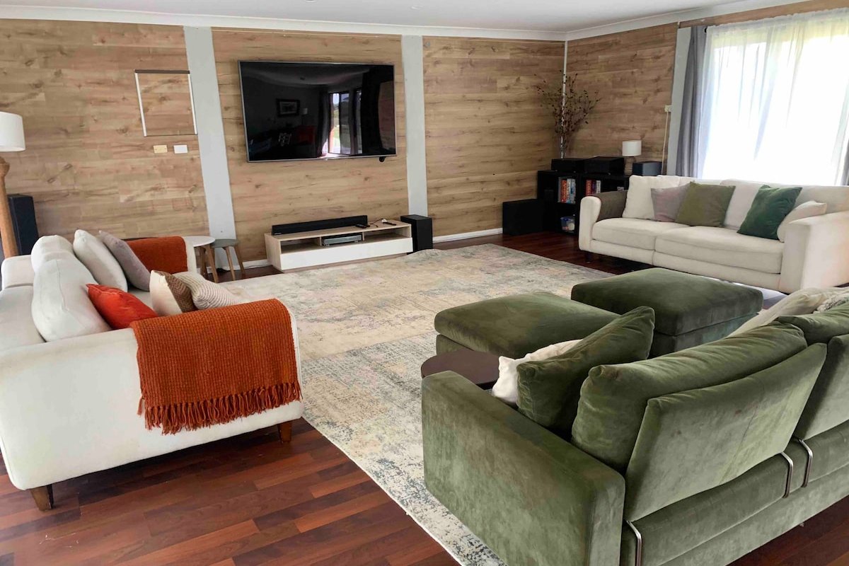 Farm House & Cabin on 30 acres for 16 guests gallery image 3