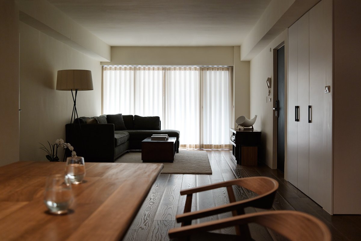 W HOUSE