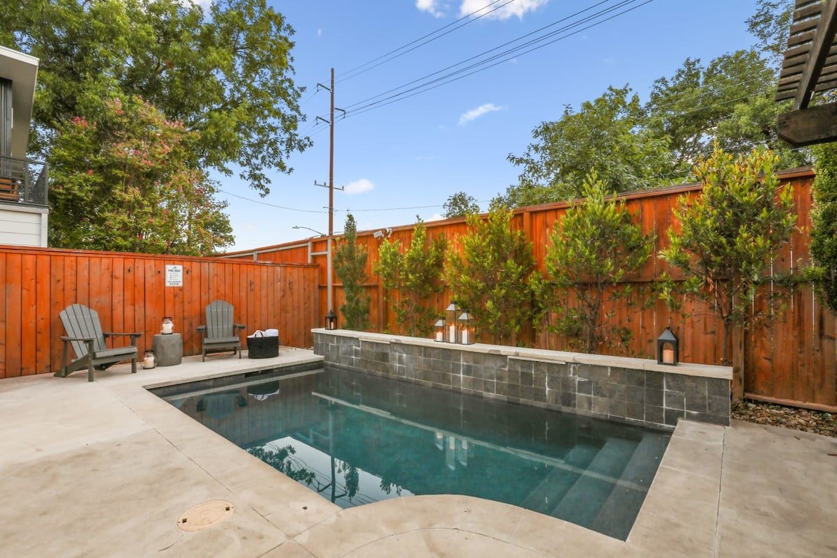Spacious and Sleek Modern Elegance |Heated Pool gallery image 2