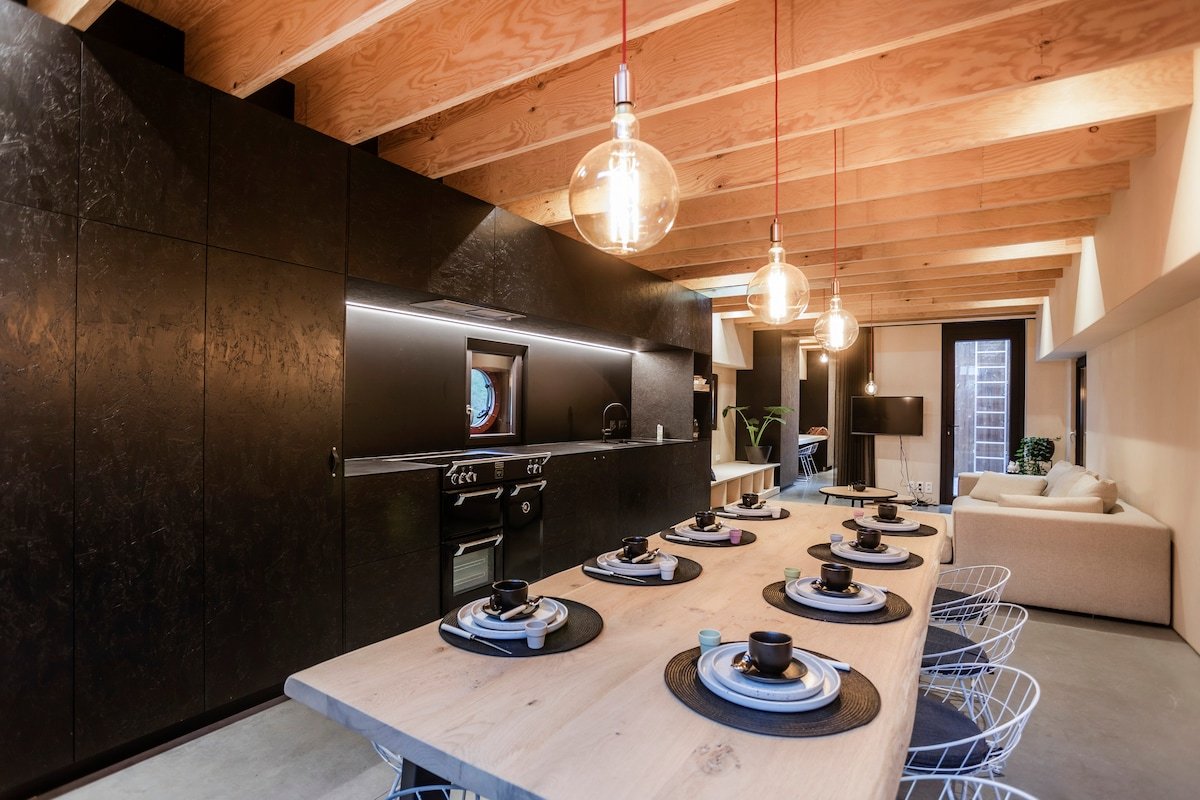 JunoBoat floating accommodation on the water gallery image 5