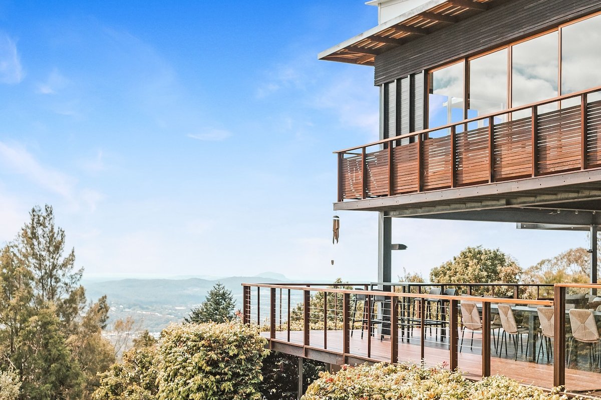 Montville Resort Style Holiday Retreat with pool gallery image 2