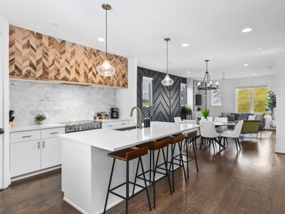 Garage Patio FirePit – Walk to Coffee, Restaurants