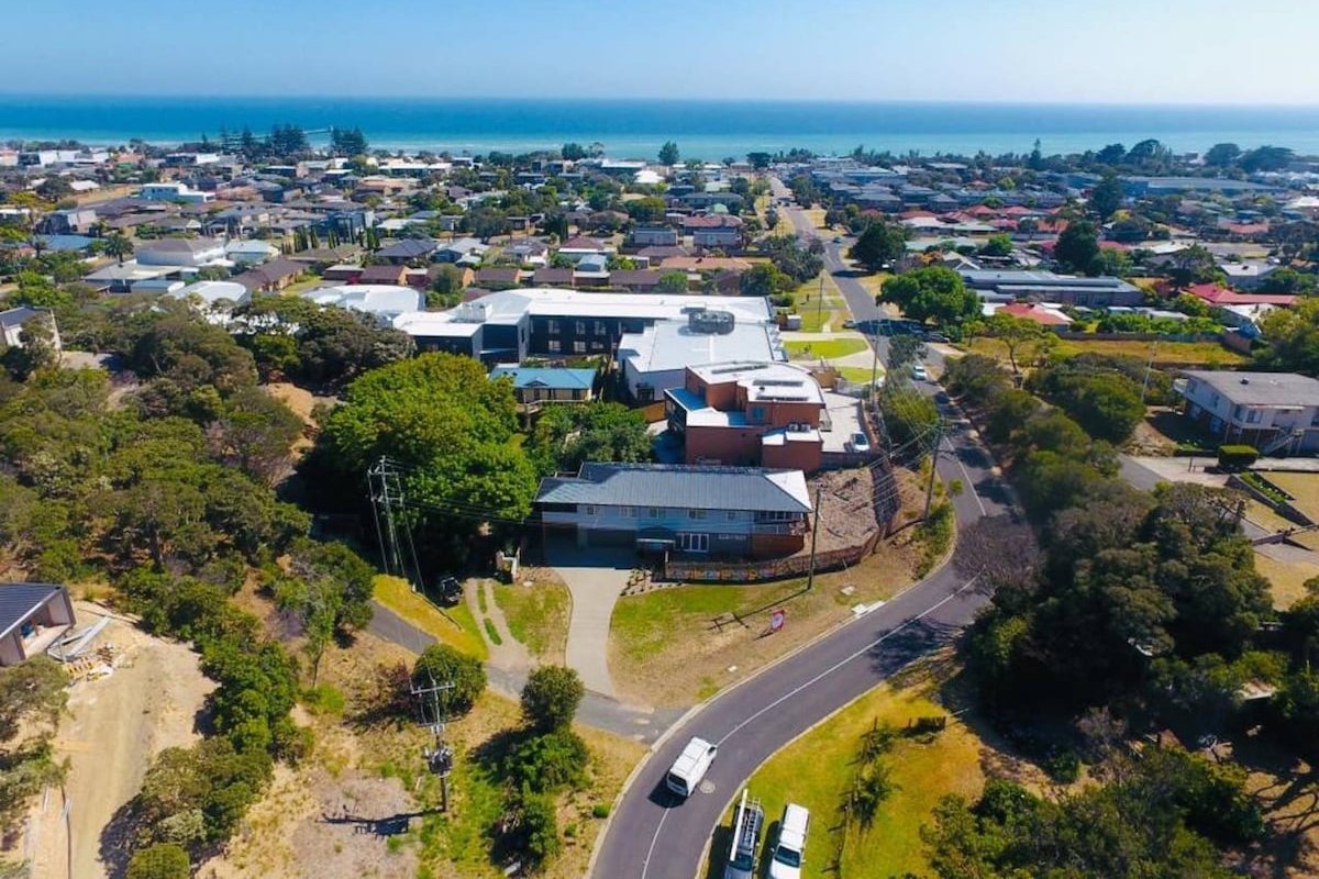 HALE KUPA | Huge Entertainer | Spa | 300m Beach gallery image 4