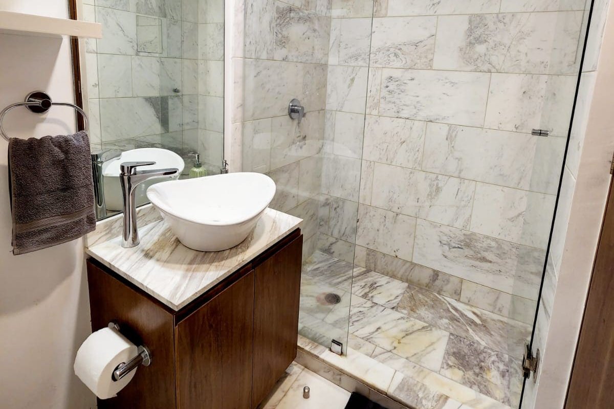 2BR king-size bed: Gem in the Heart of Condesa gallery image 5