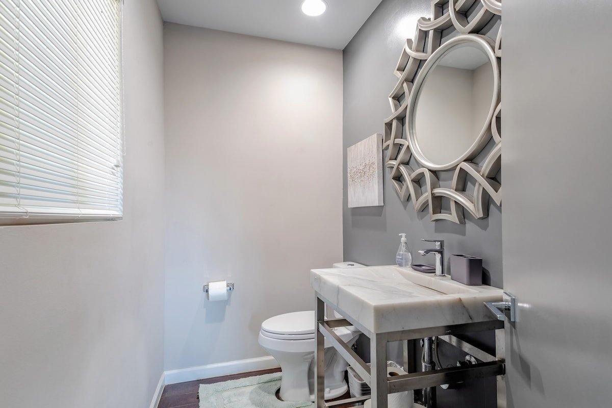 Beverly Hills Home gallery image 5