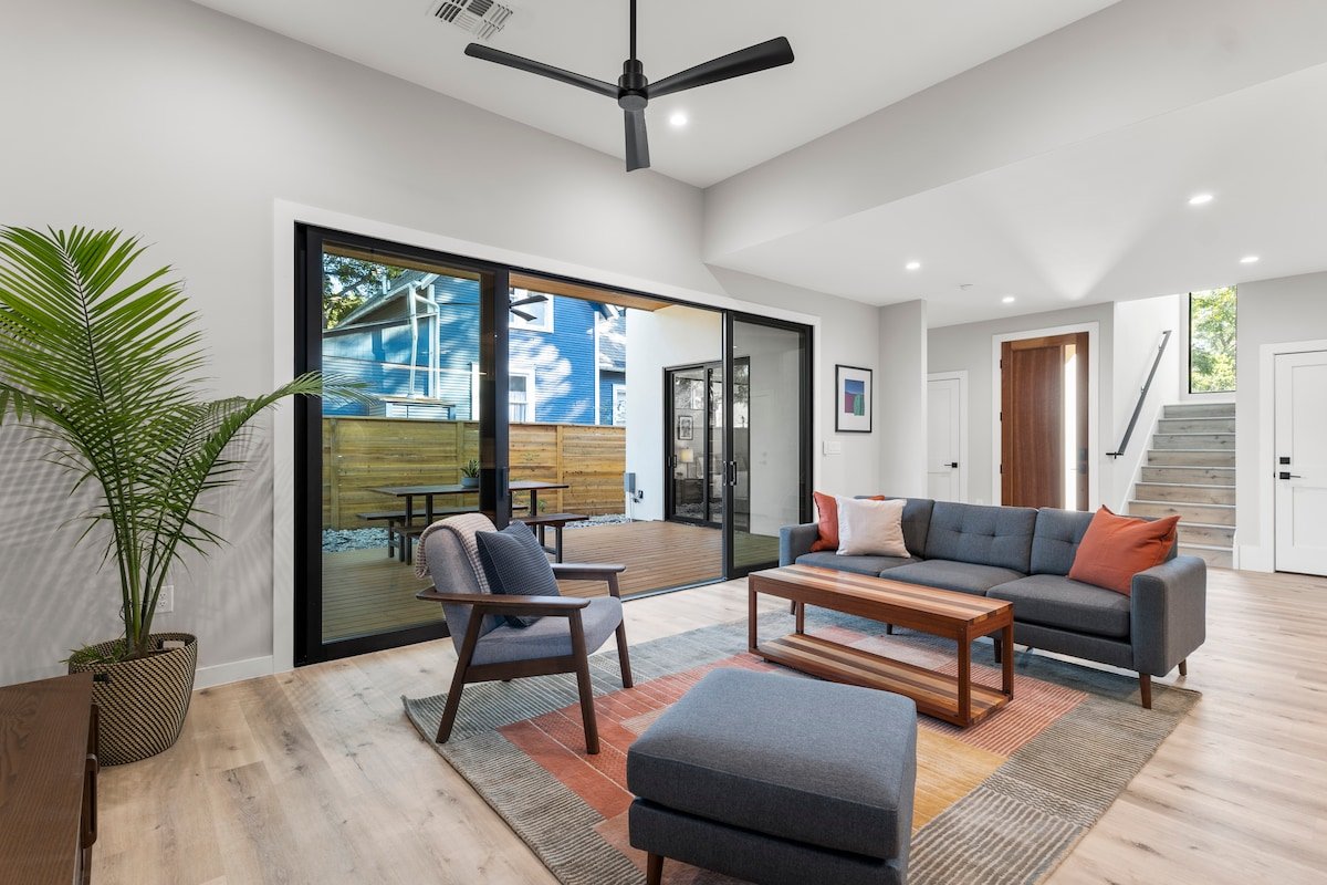 Texas Stunning Garden Getaway gallery image 2