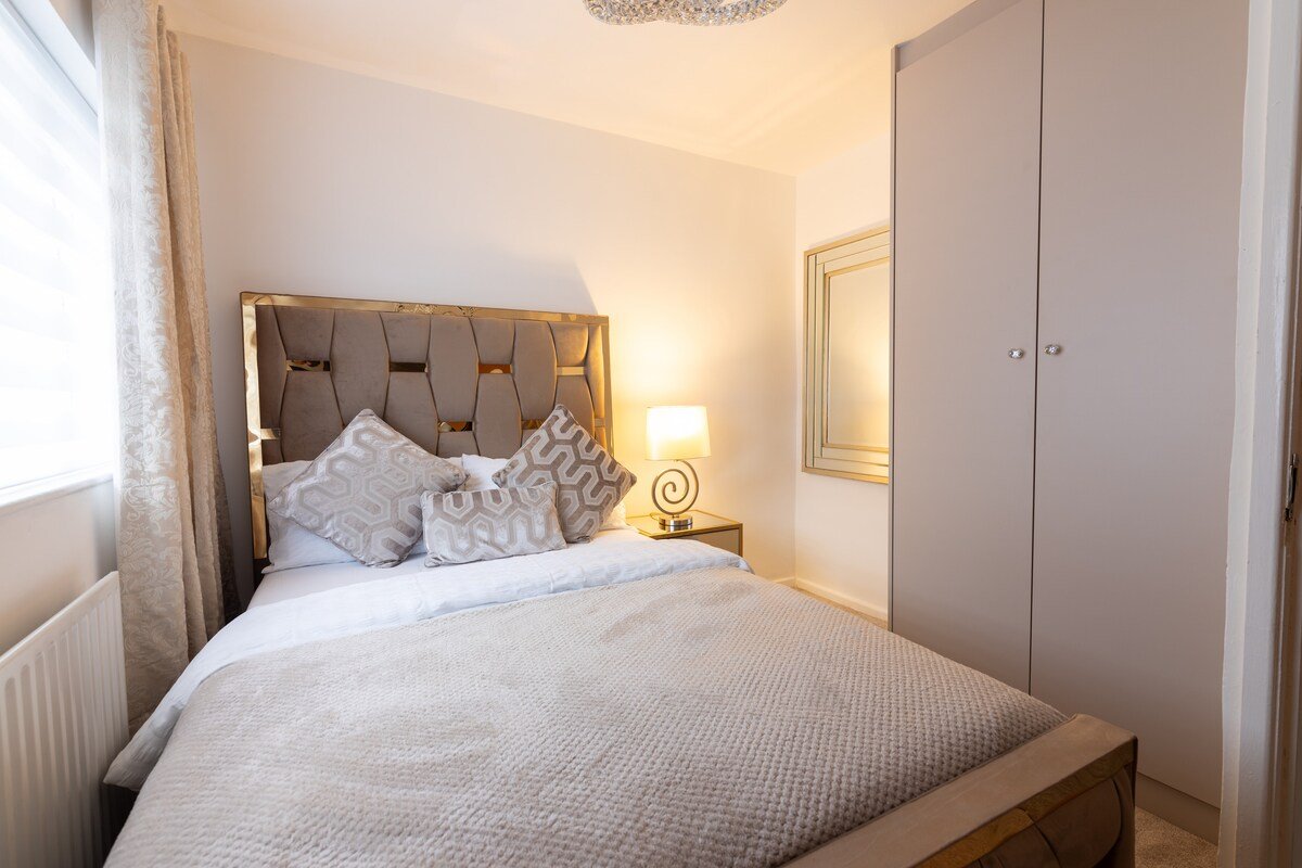 Luxury 3 Bed House Manchester Central Free Parking gallery image 3