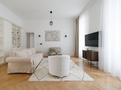 Stylish 3BR Vienna Flat – 3.5 Baths, Sleeps 9