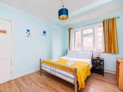 Large 3 bedroom Shoreditch flat