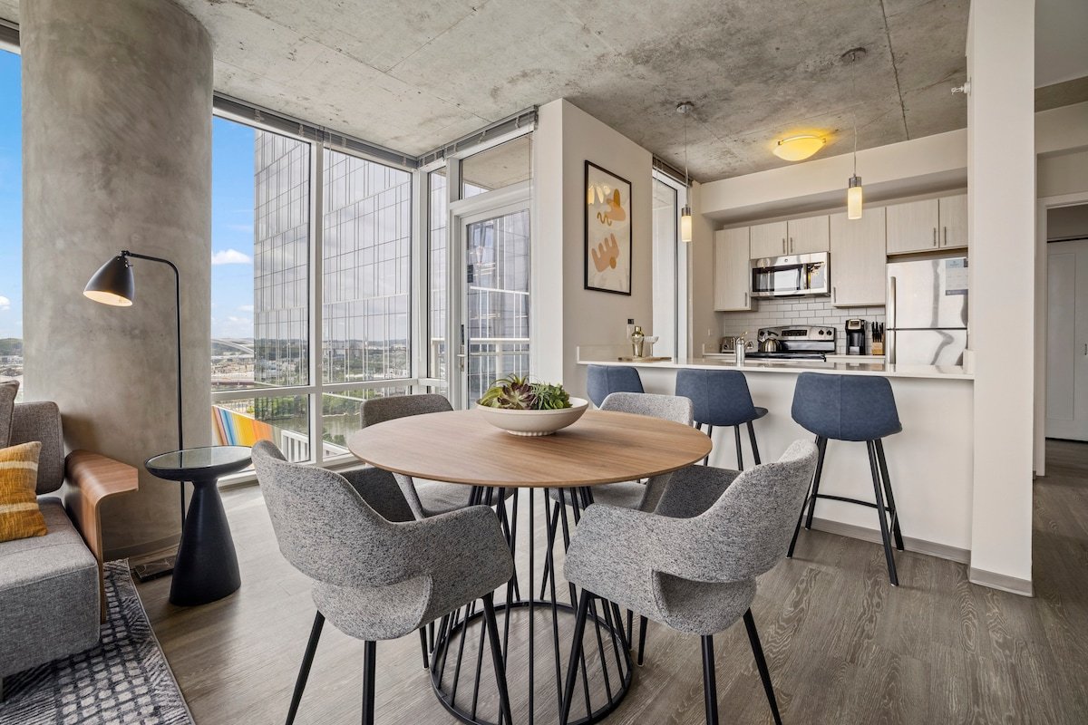 2 BR 2 Bath Suite | South Broadway | Placemakr gallery image 5