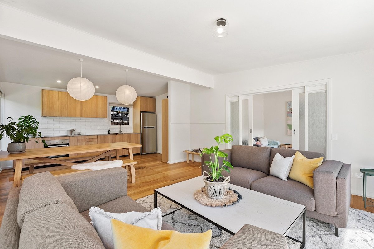 Bright beach house in prime Barwon Heads gallery image 2