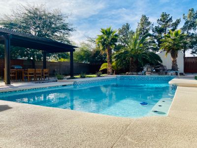 9 mins to Strip w/ Pool,Basketball,Firepit & Games