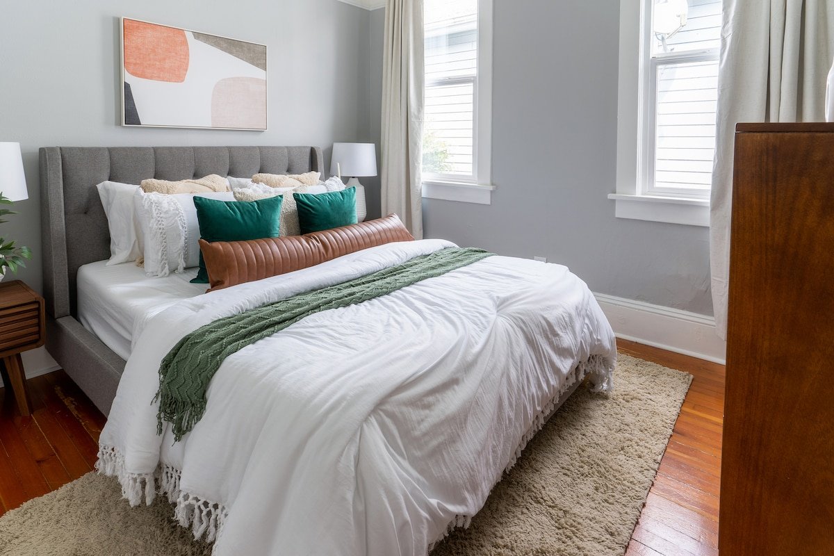 Bright & Cozy Home | Walkable, Private Yard + WiFi gallery image 5