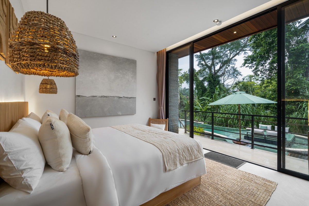 Villa Tonka : 6 BR Jungle View W/ Pool & Gym House gallery image 3