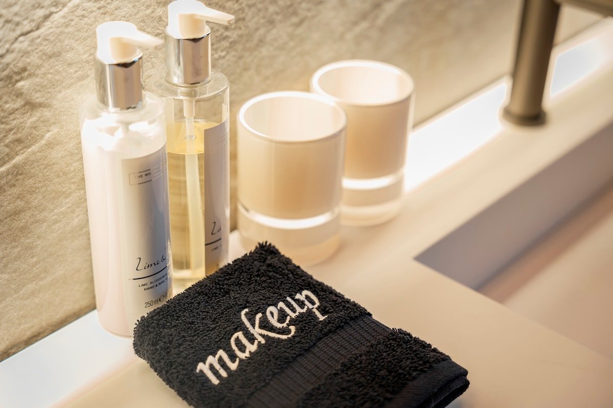 Spacious Ocean View Apartment gallery image 5