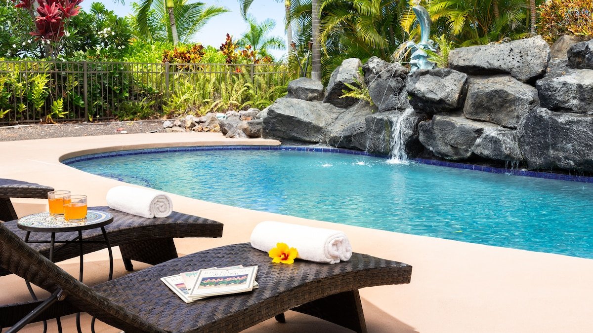 Tropical oasis: Heated pool, hot tub & ocean views gallery image 2