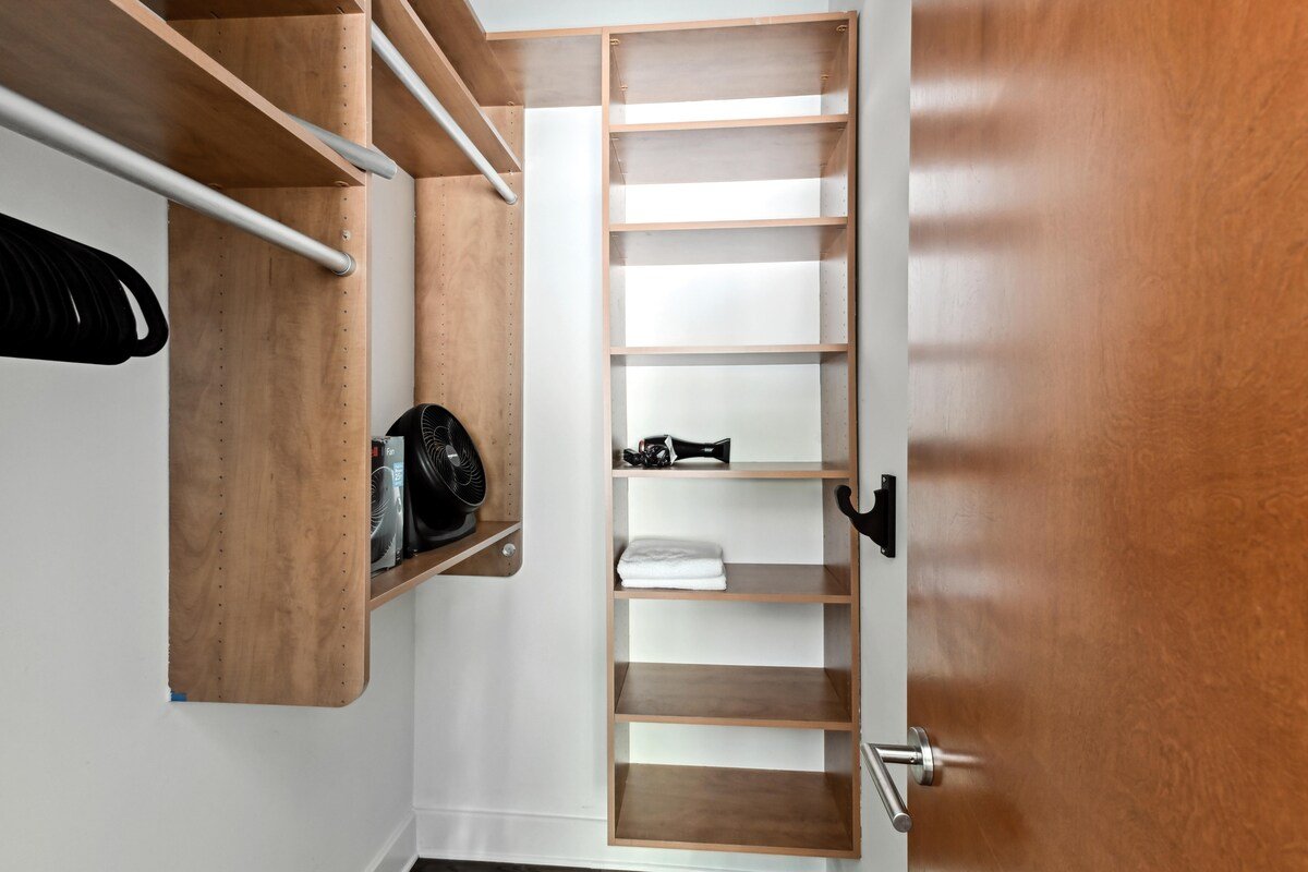 Luna De Lenox- 5BR Designer Gem, Pool, Sleeps 10 gallery image 4