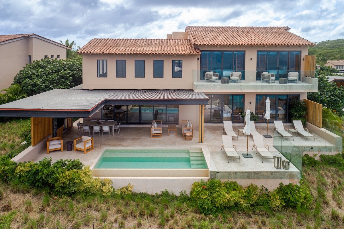 Iyari Luxury Villa w/ Pool, Staff & Golf Cart