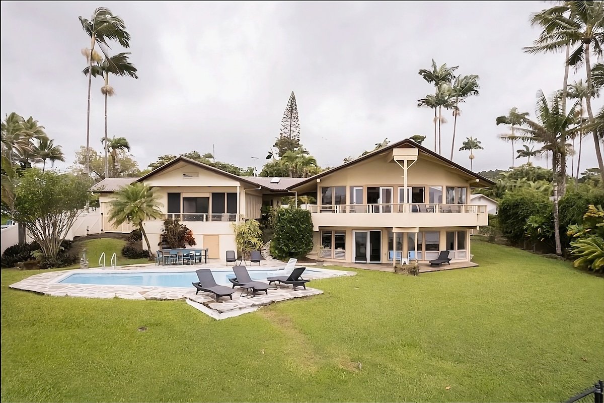 Oceanfront Duplex—Pool, Sauna & Beach, sleeps 12+ gallery image 2