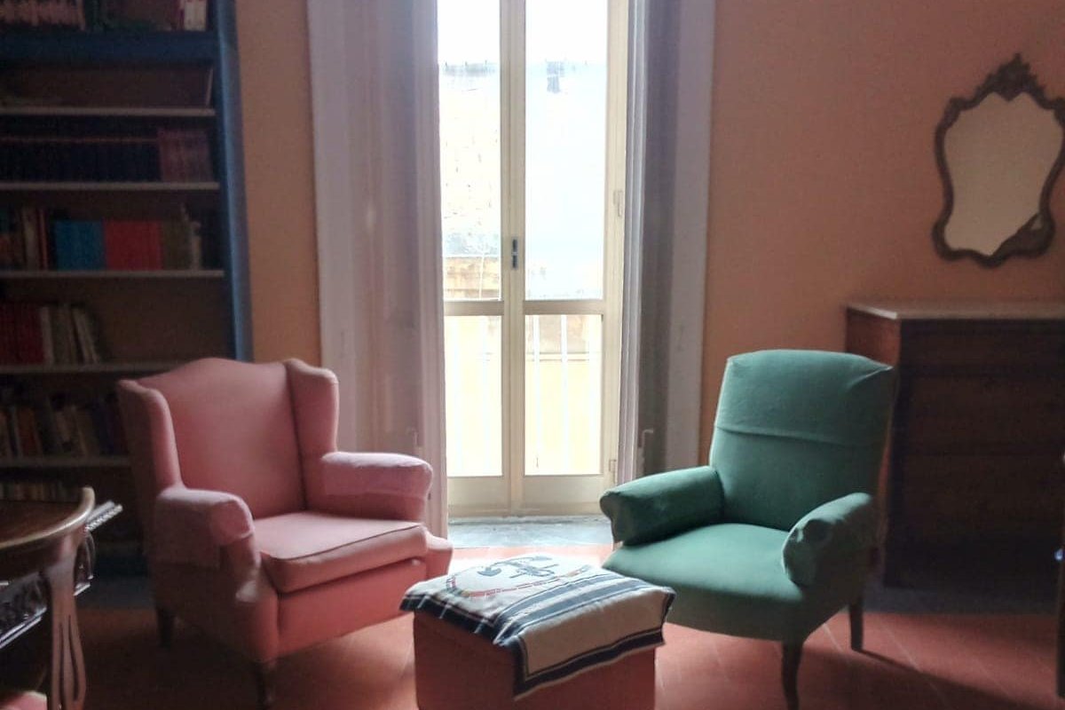 Napoli Central City entire apartement gallery image 5