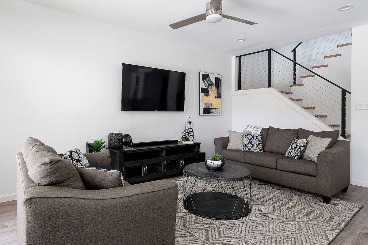 Family Retreat Heated Pool & Hot Tub Near Downtown gallery image 5