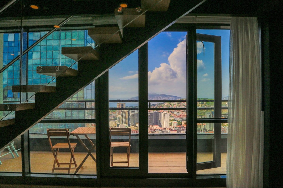 Large duplex with 2 bedrooms and 2 bathrooms gallery image 4